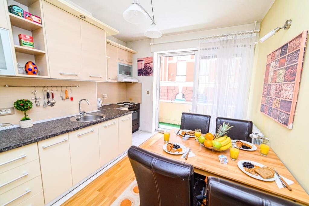 Cute And Cozy Studio With Cathedral View-Excellent Location Сараево Экстерьер фото