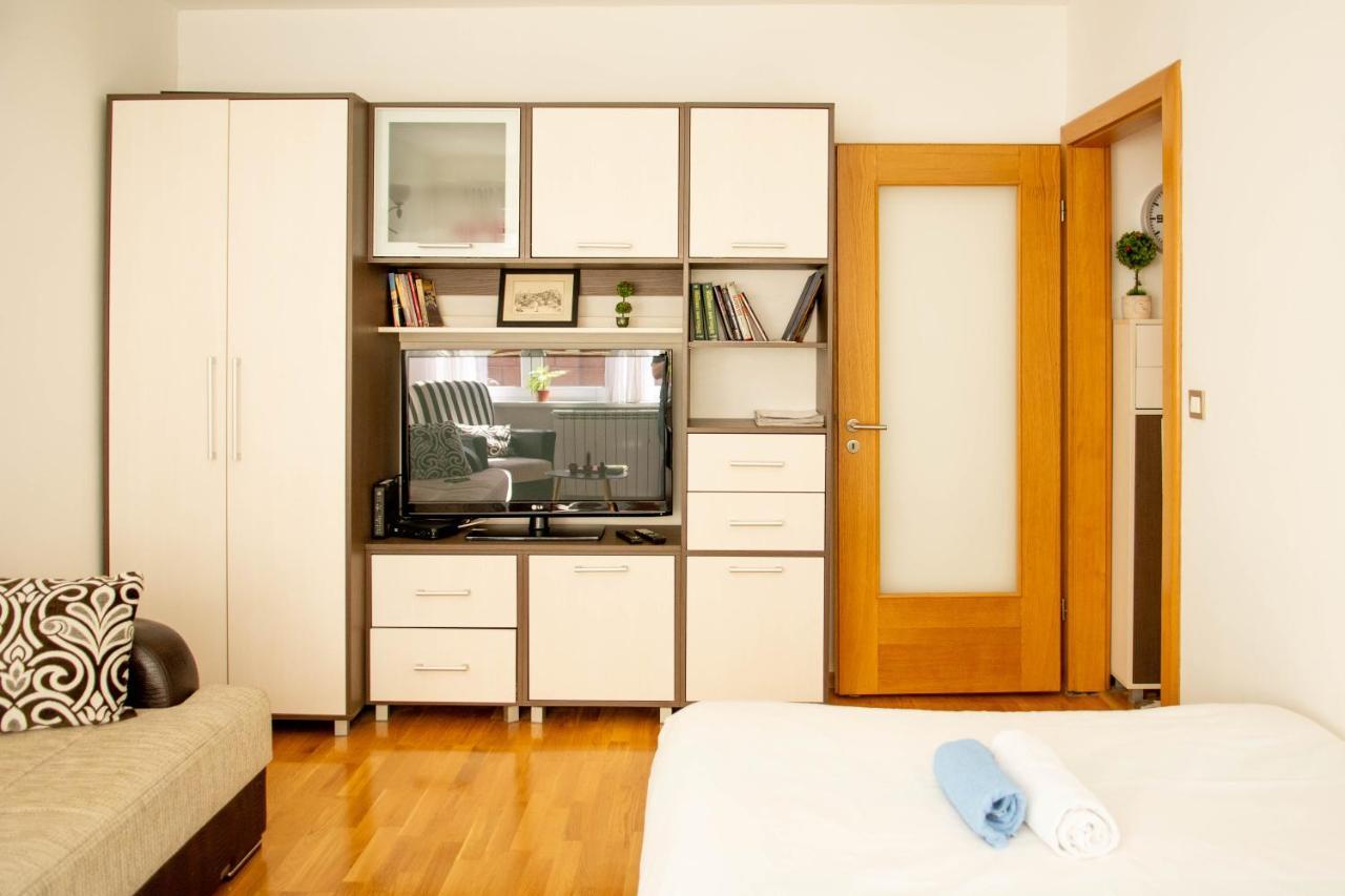 Cute And Cozy Studio With Cathedral View-Excellent Location Сараево Экстерьер фото